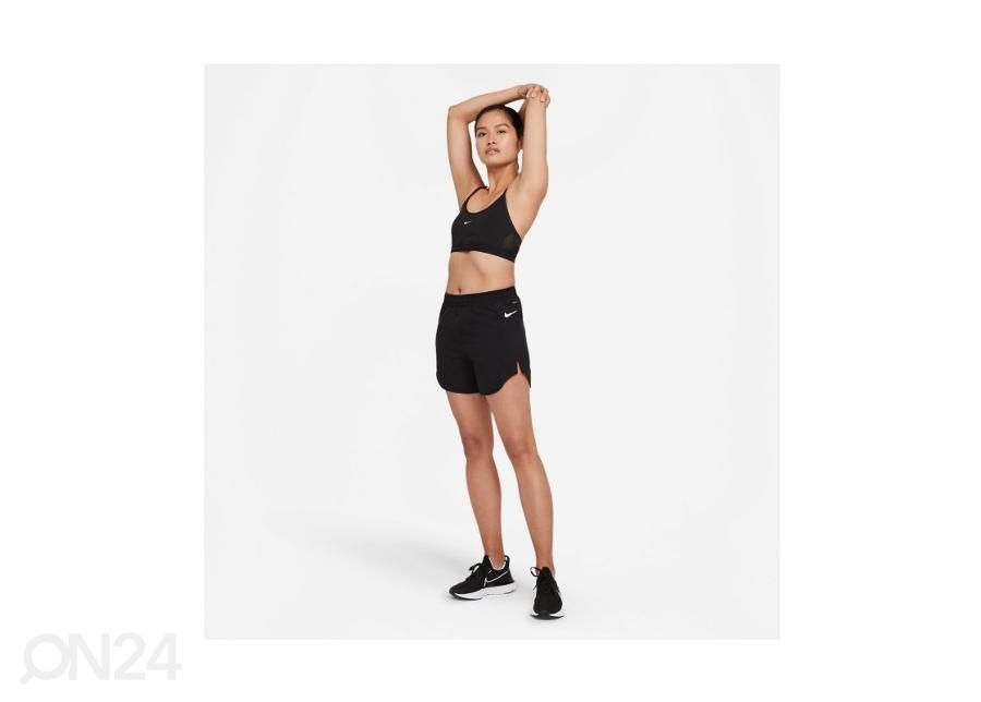 Женские спортивные шорты Nike Tempo Luxe увеличить