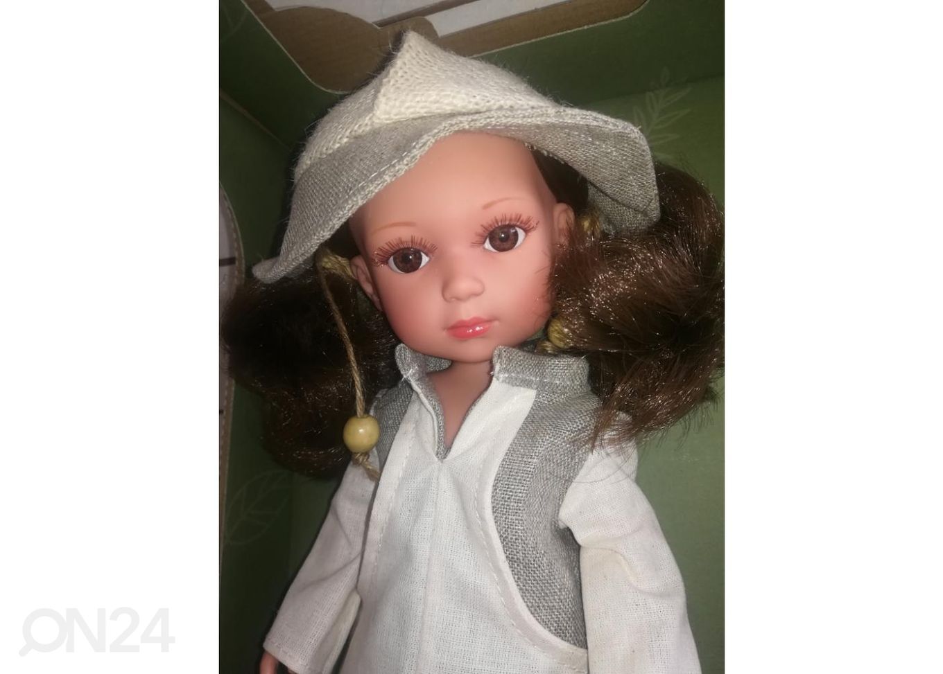 Кукла в льняной одежде Carole Arias 36 см увеличить