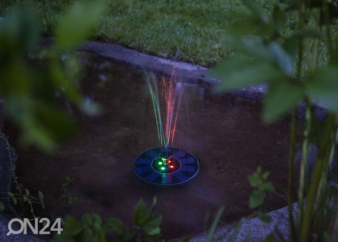 Фонтан с RGB LED солнечной панелью Fountain увеличить
