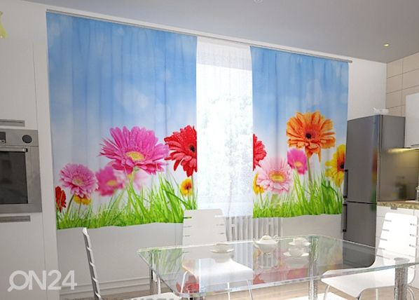 Полузатемняющая штора Bright gerberas in the kitchen 200x120 см